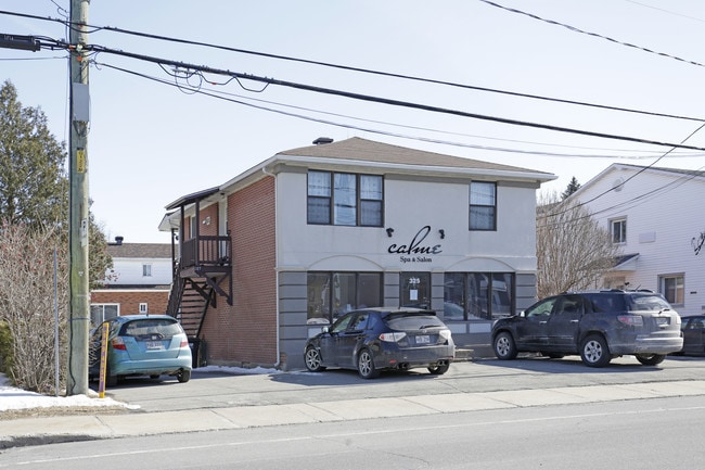 More details for 325 Boul Grand, L'Île-Perrot, QC - Retail for Sale