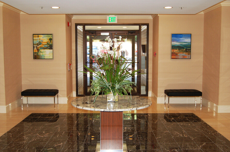 16 Greenmeadow Dr, Timonium, MD for lease - Lobby - Image 3 of 6