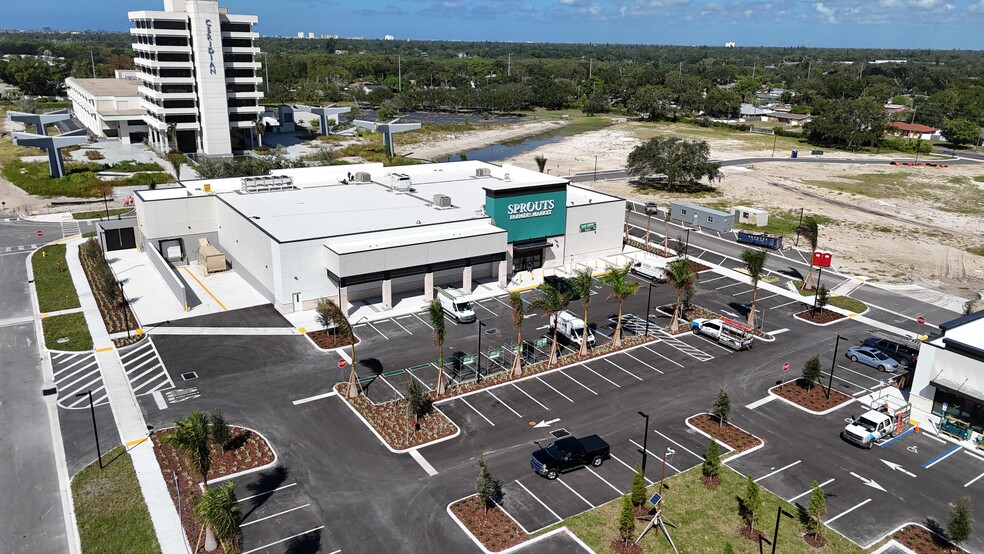 3201 34th St S, Saint Petersburg, FL for lease - Building Photo - Image 1 of 9