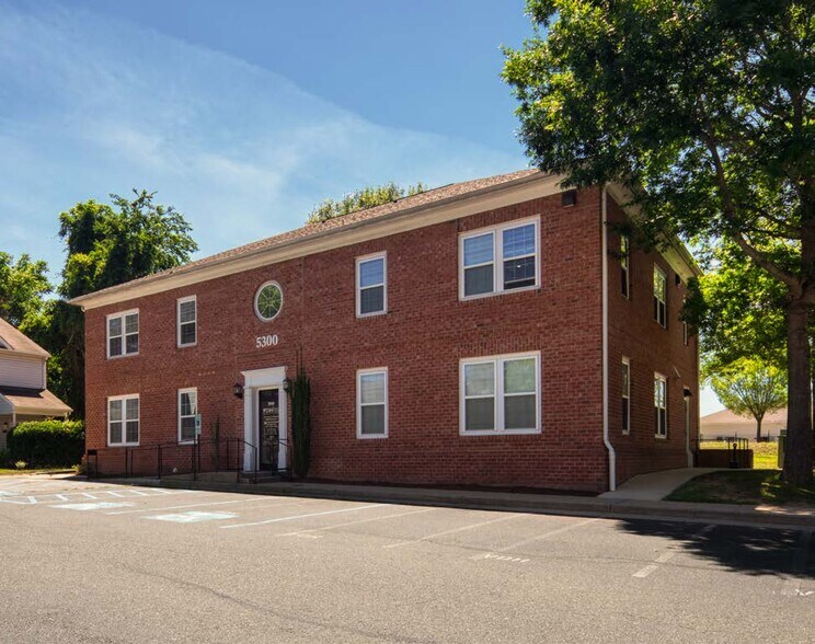 Ironbound Village portefeuille de 3 propriétés à vendre sur LoopNet.ca - Photo du bâtiment - Image 1 de 4