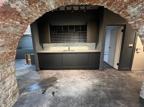 Guinea St, Bristol for lease Interior Photo- Image 2 of 6
