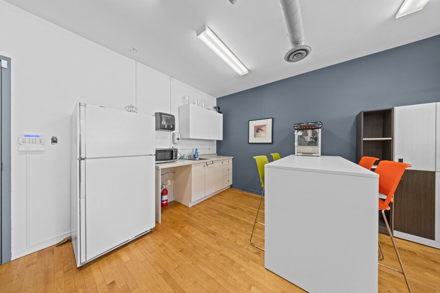 342-354 Richmond Rd, Ottawa, ON for lease - Interior Photo - Image 3 of 13