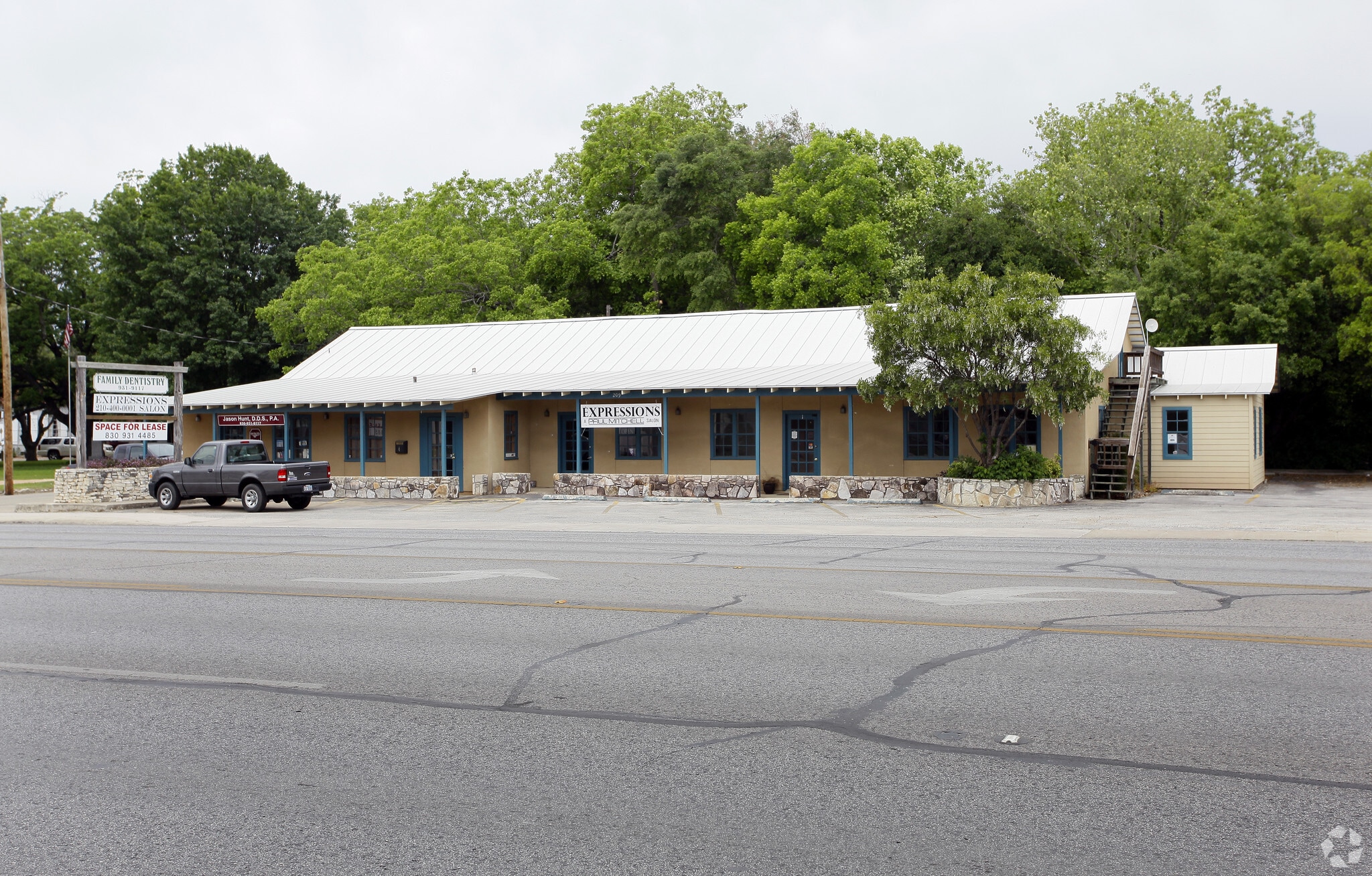 209 W Us-90 Hwy, Castroville, TX for lease Primary Photo- Image 1 of 2
