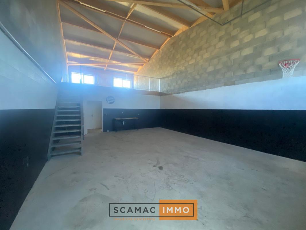 Industrial in Marignane for lease Interior Photo- Image 1 of 7