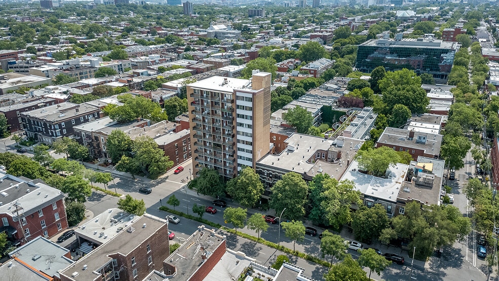 250 Boul Saint-Joseph E, Montréal, QC for sale - Building Photo - Image 2 of 21