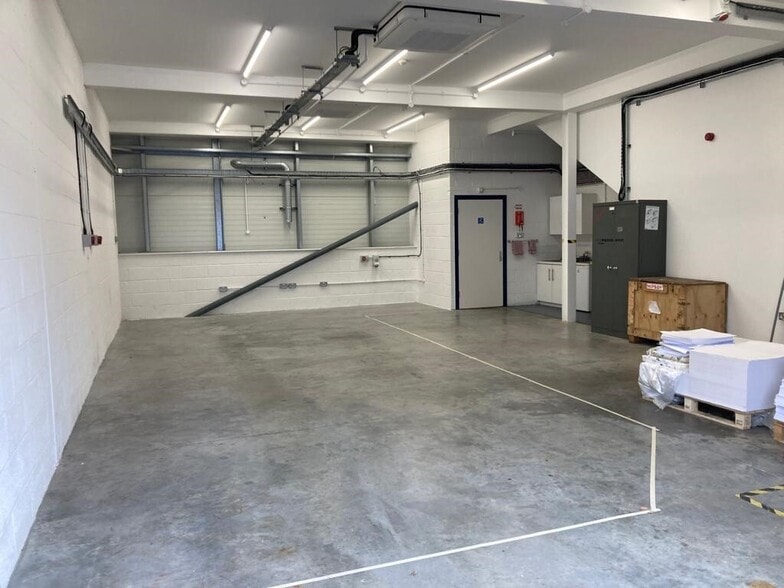 Crowbridge Rd, Ashford à louer - Photo du bâtiment - Image 2 de 6