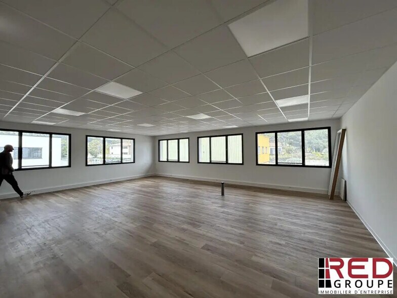 Office in Éguilles for lease - Building Photo - Image 3 of 3