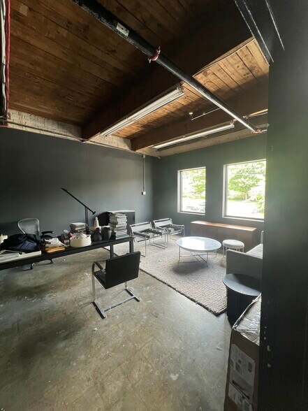 2025 Thrift Rd, Charlotte, NC à louer - Photo du bâtiment - Image 3 de 5