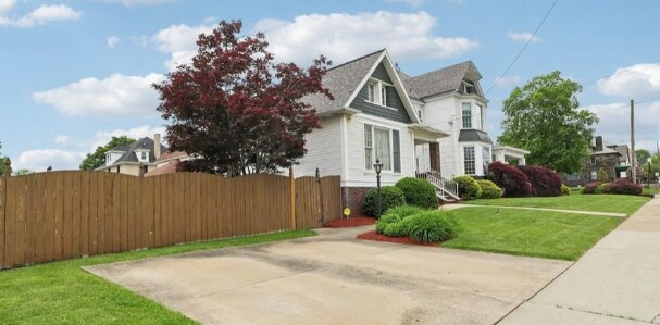 134 4th St, Ellwood City, PA à vendre - Photo du bâtiment - Image 3 de 5