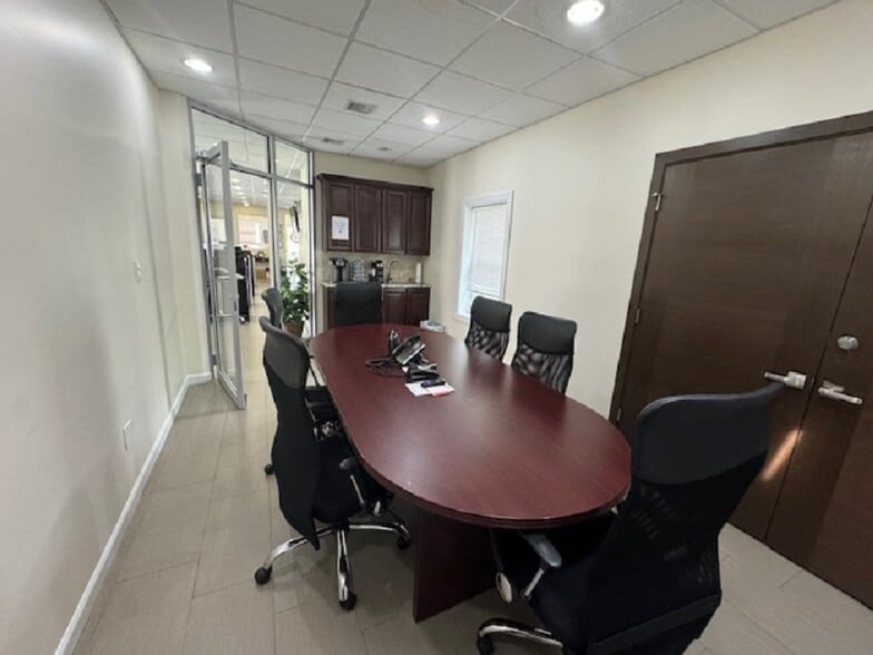 1682 Victory Blvd, Staten Island, NY for lease - Building Photo - Image 3 of 4