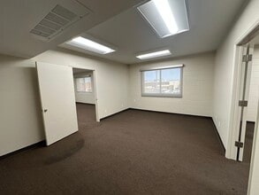 1818 Industrial Rd, Las Vegas, NV for lease Interior Photo- Image 2 of 8