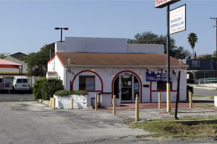 3667 Fredericksburg Rd, San Antonio, TX for lease - Primary Photo - Image 1 of 2