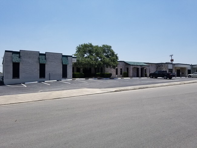 Plus de détails pour 10818 Gulfdale St, San Antonio, TX - Local d'activités, Industriel à louer