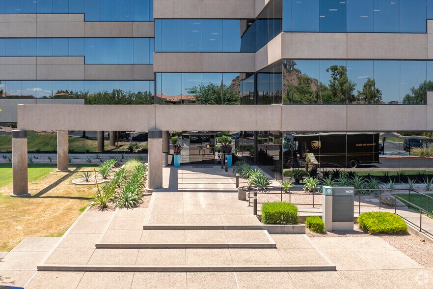 1620 W Fountainhead Pky, Tempe, AZ à louer - Photo du bâtiment - Image 2 de 6