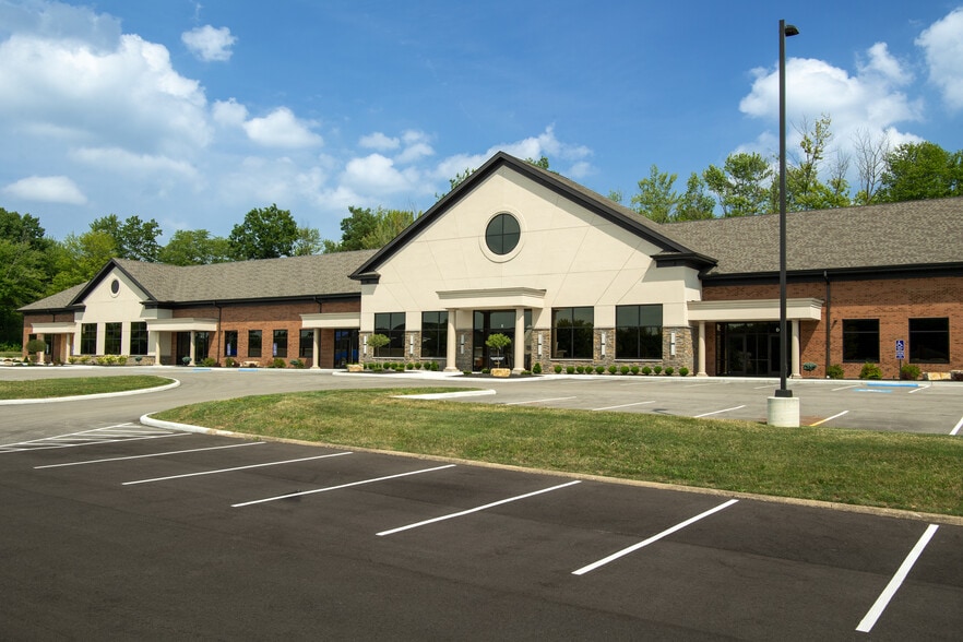8075 Town Centre Dr, Broadview Heights, OH à louer - Photo du bâtiment - Image 1 de 11
