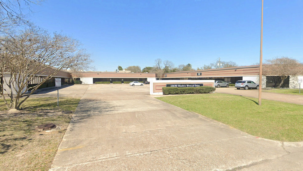 10690 Shadow Wood Dr, Houston, TX for lease - Building Photo - Image 1 of 3