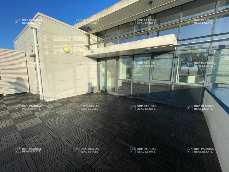 Office in Saint-Jacques-de-la-Lande for lease - Building Photo - Image 2 of 23