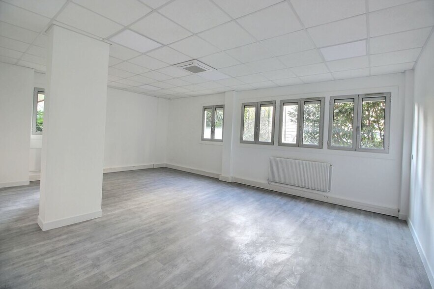 46 Rue Duhesme, Paris for lease - Building Photo - Image 2 of 18