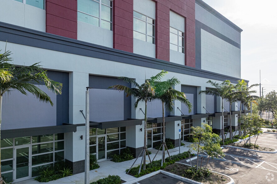 950 E McNab Rd, Pompano Beach, FL à louer - Photo du bâtiment - Image 3 de 5