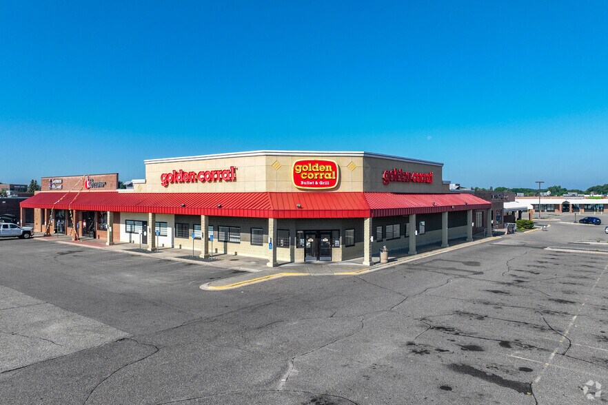 13541-13579 Grove Dr, Maple Grove, MN à louer - Photo du bâtiment - Image 2 de 27