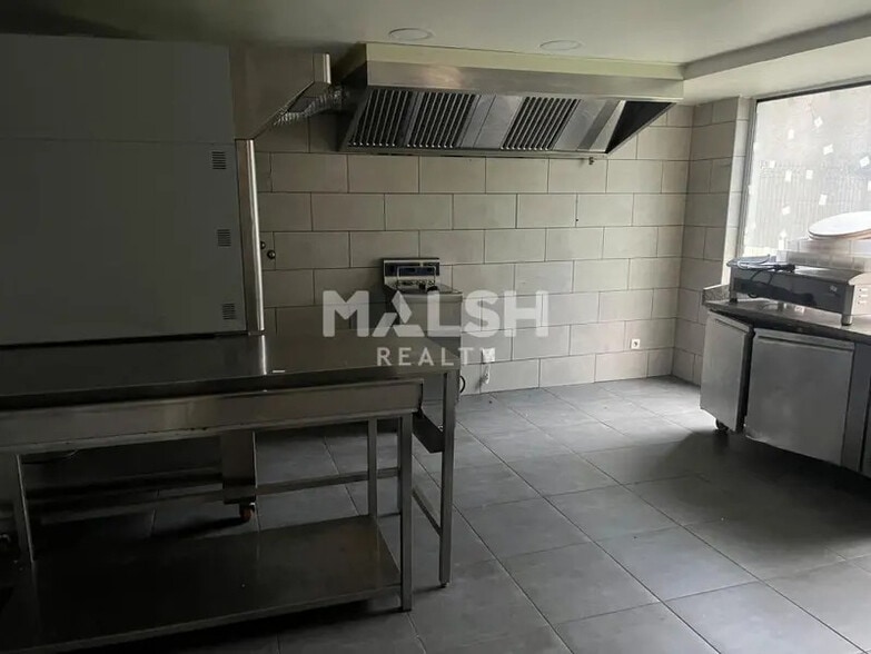 Retail in Écully for sale - Interior Photo - Image 2 of 7