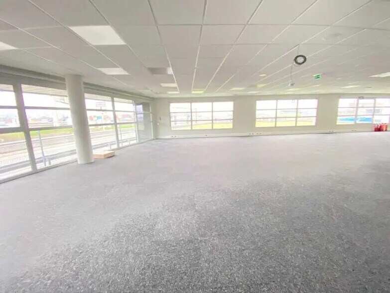 9 Avenue Des Saules, OULLINS-PIERRE-BÉNITE à vendre - Photo du bâtiment - Image 2 de 9