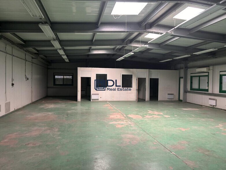 Industrial in Grigny for lease - Interior Photo - Image 2 of 4