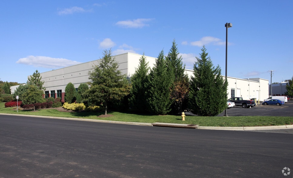 7673-7795 Coppermine Dr, Manassas, VA for lease - Building Photo - Image 3 of 7