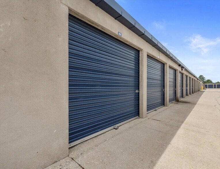 12650 Ford Dr, Fishers, IN à louer - Photo du bâtiment - Image 3 de 5