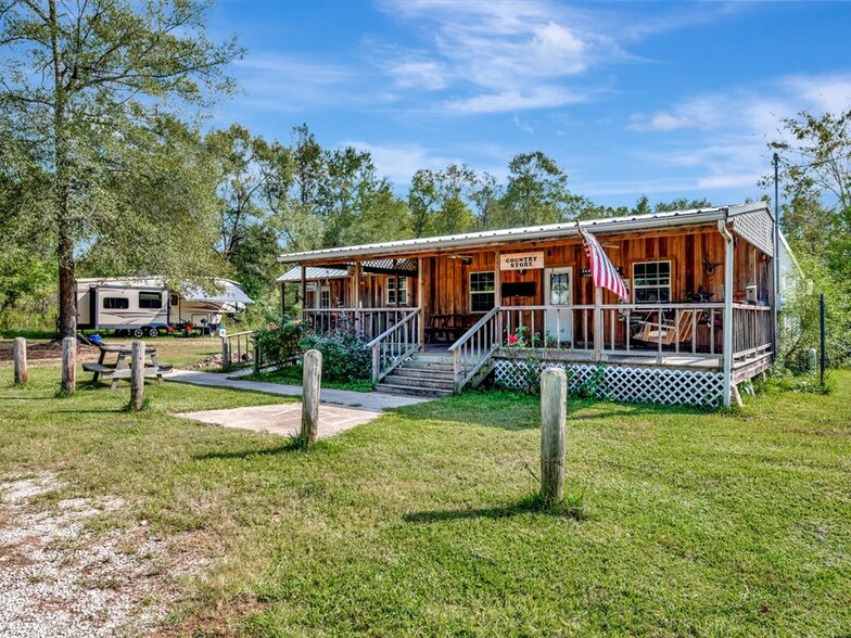 550 Johnson, Zavalla, TX for sale - Primary Photo - Image 1 of 1