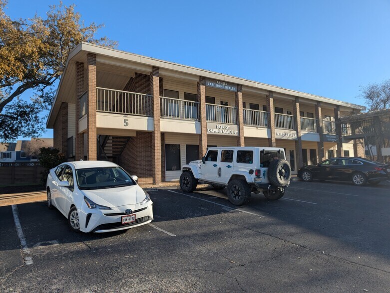1911 N Austin Ave, Georgetown, TX à louer - Photo du bâtiment - Image 2 de 7