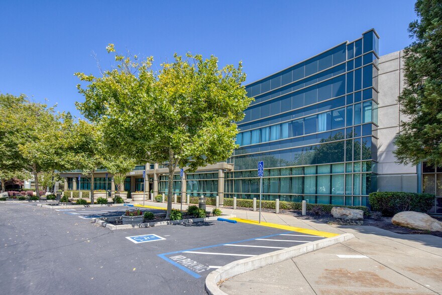 12033 Foundation Pl, Gold River, CA à vendre - Photo du bâtiment - Image 3 de 13