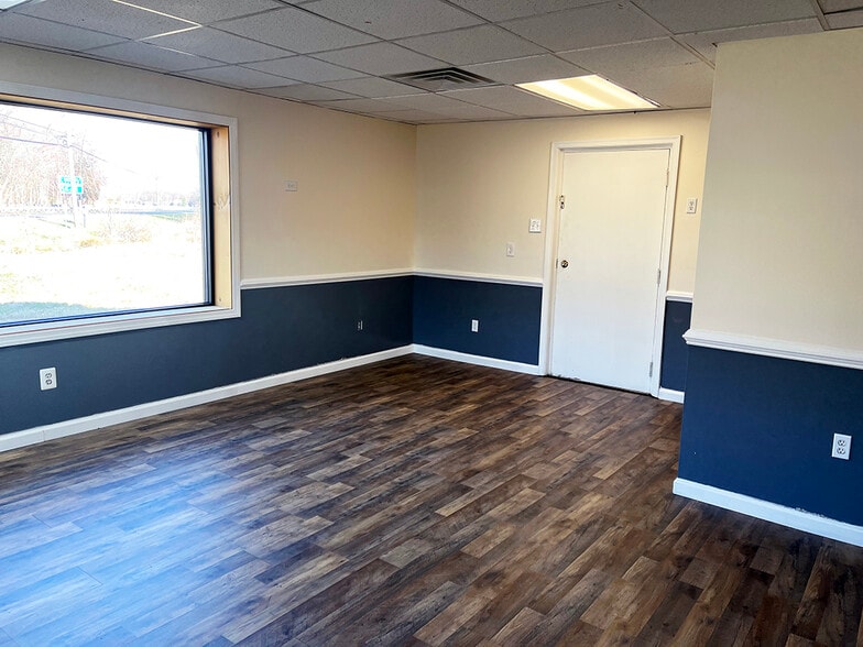 4702-4704 Dupont Pky, Townsend, DE for lease - Building Photo - Image 2 of 13