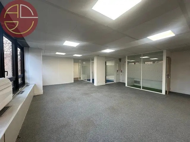 Office in Toulouse for lease Interior Photo- Image 1 of 7