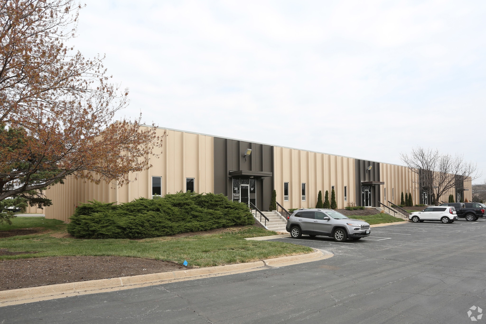 9900 Pflumm Rd, Lenexa, KS for lease Primary Photo- Image 1 of 11