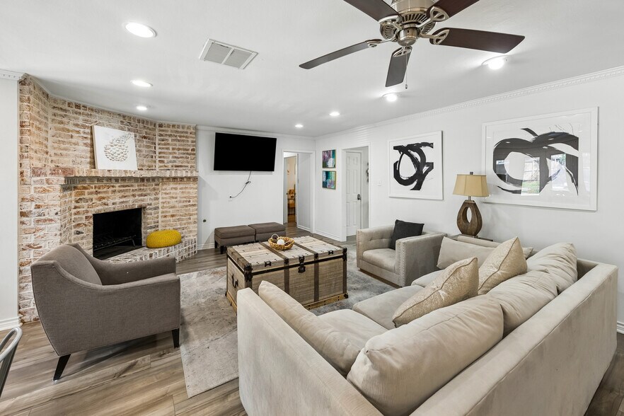 5474 Imogene St, Houston, TX à vendre - Photo intérieure - Image 2 de 14