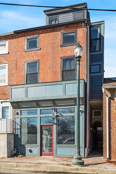 235 E Market St, West Chester, PA for lease - Building Photo - Image 1 of 9