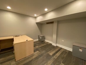 687-689 N Milwaukee Ave, Chicago, IL à louer Photo du bâtiment- Image 1 de 4