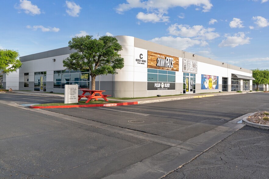 6263-6281 Dean Martin Dr, Las Vegas, NV à louer - Photo du bâtiment - Image 2 de 13