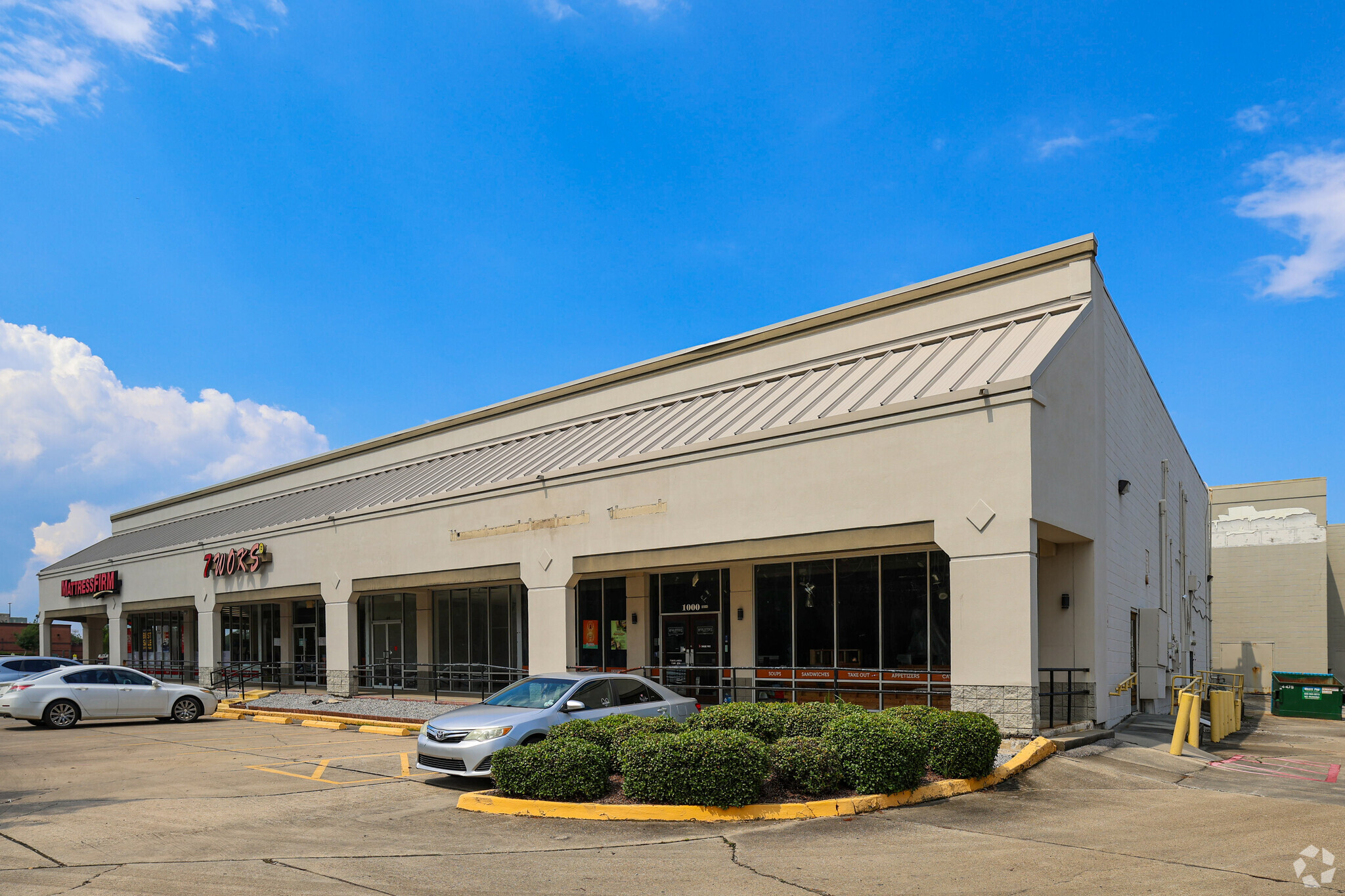 1000 West Esplanade Blvd, Kenner, LA for lease Primary Photo- Image 1 of 2