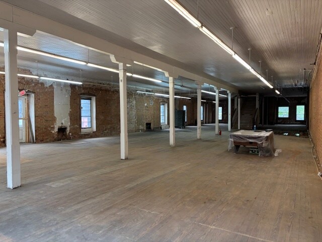 200 & 204 W Battle Street portefeuille de 2 propriétés à vendre sur LoopNet.ca - Photo du bâtiment - Image 3 de 17