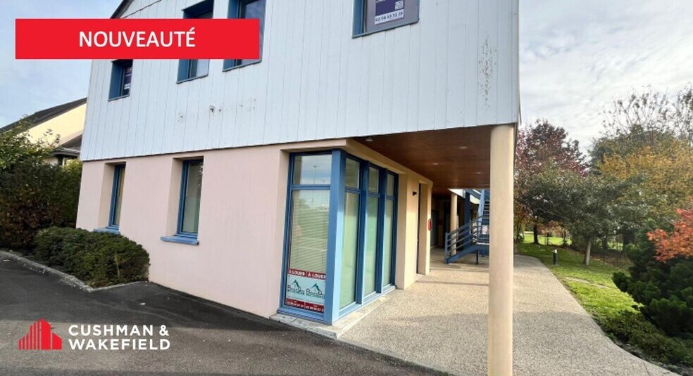 Office in Noyal-sur-Vilaine for lease - Building Photo - Image 1 of 5