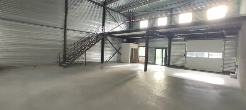 Flex in Tignieu-Jameyzieu for lease - Interior Photo - Image 3 of 8