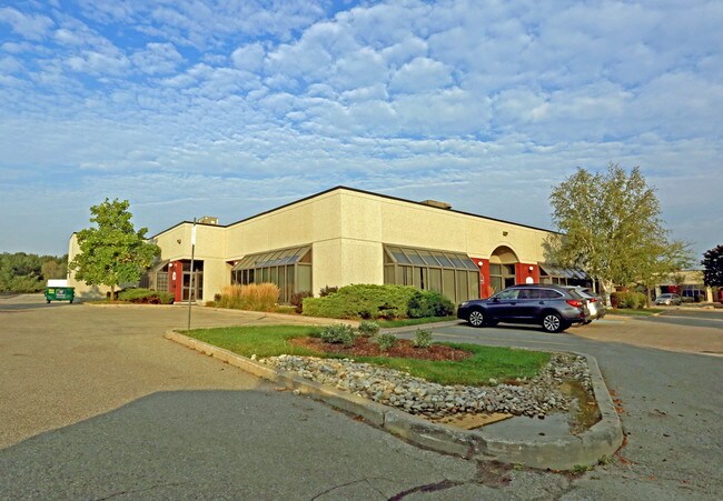 Plus de détails pour 110 W Beaver Creek Rd, Richmond Hill, ON - Bureau à louer