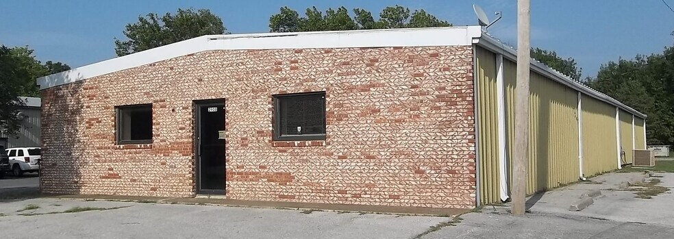 2908 S Santa Fe Ave, Chanute, KS à vendre - Photo du bâtiment - Image 1 de 1