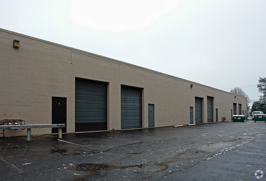 415 Commerce Ln, West Berlin, NJ for lease - Building Photo - Image 3 of 4