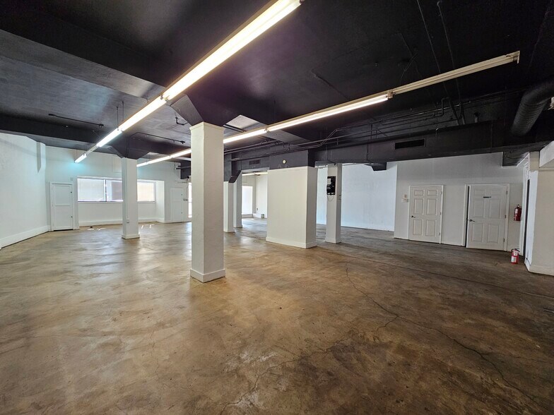 2951-2961 Colerain Ave, Cincinnati, OH à louer - Photo du bâtiment - Image 3 de 3