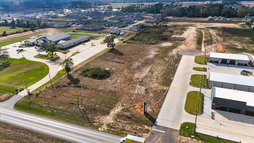 12263 TX-75, Willis, TX à louer - Photo du bâtiment - Image 3 de 8