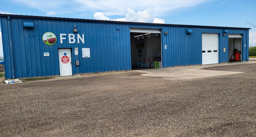 48 Ball Rd, Yorkton, SK for sale - Building Photo - Image 2 of 4
