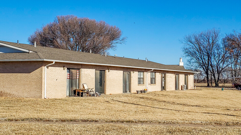 602 E Main St, Mount Hope, KS for sale - Primary Photo - Image 1 of 1